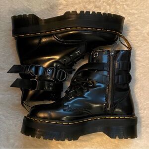 NWOT Dr. Martens Doc 🖤 Hardware Leather Platform Buckle boots
